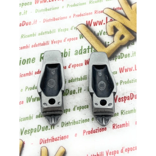 Par de conectores externos para el terminal del reposapiés externo derecho e izquierdo de la VESPA 150 GS VS