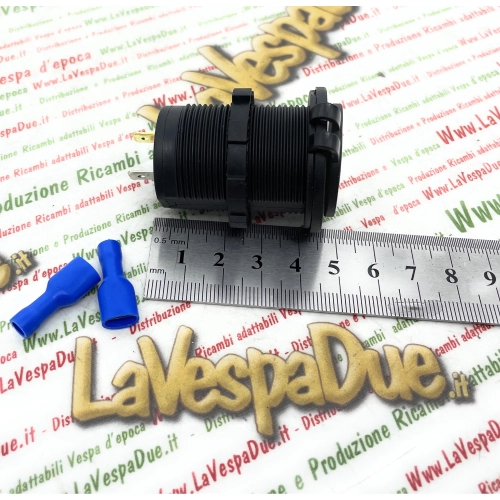 Doppelte USB-Anschlussbuchse, max. 3 Ah, wasserdichtes Universalladegerät 12/24 Volt mit Schutzabdeckung, passend für VESPA, APE, LAMBRETTA, Topcase PX, COSA, GS, GT, Halterung 60026398, Auto, Motorrad, Roller, Boote, LKW
