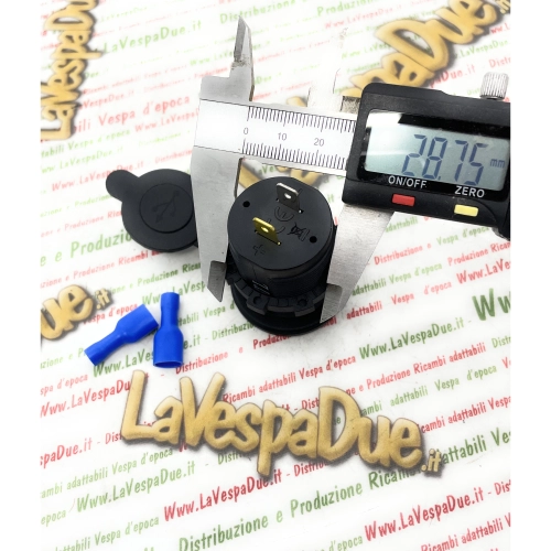 Doppelte USB-Anschlussbuchse, max. 3 Ah, wasserdichtes Universalladegerät 12/24 Volt mit Schutzabdeckung, passend für VESPA, APE, LAMBRETTA, Topcase PX, COSA, GS, GT, Halterung 60026398, Auto, Motorrad, Roller, Boote, LKW