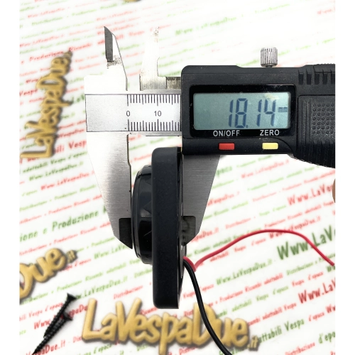 Cargador universal impermeable de 12 y 24 voltios con doble puerto USB, máx. 3 Ah, con cubierta protectora para baúles VESPA, APE, LAMBRETTA, PX, COSA, GS, GT, para coches, motocicletas, scooters, barcos y camiones.