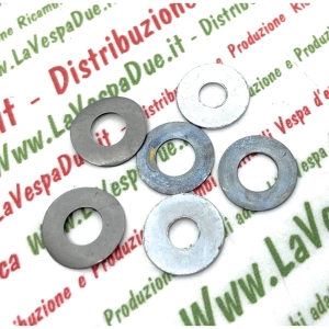 Kit de 6 rondelles d'épaisseur pour leviers de frein et d'embrayage de guidon pour VESPA 50, 90, 125, 150, 160, 180 et 200. Rondelles plates, incurvées et supérieures, élastiques et coulissantes. Références : 017492, 008520, 097734 et 097733. Compatible a