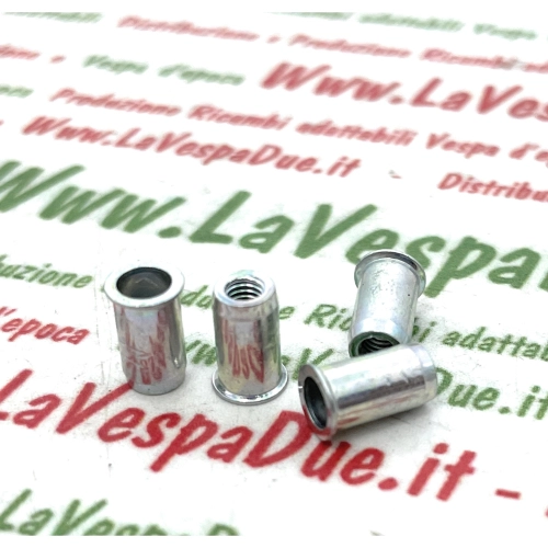 Hupenschraubeneinsatz 3 mm Gewinde Reparatur Hupenhalterung Nasenstück verzinkt für VESPA 98 V98T 125 V0T V15T V30T V33T U VU1T VM1T VM2T VN1T VN2T VNA1 VNB 150 VL VGL1T GL SPRINT SUPER GT GTR VB1 VBA VBB GS VS APE 125 A1T A15T 150 AB