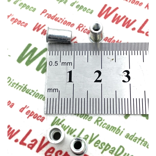 Hupenschraubeneinsatz 3 mm Gewinde Reparatur Hupenhalterung Nasenstück verzinkt für VESPA 98 V98T 125 V0T V15T V30T V33T U VU1T VM1T VM2T VN1T VN2T VNA1 VNB 150 VL VGL1T GL SPRINT SUPER GT GTR VB1 VBA VBB GS VS APE 125 A1T A15T 150 AB