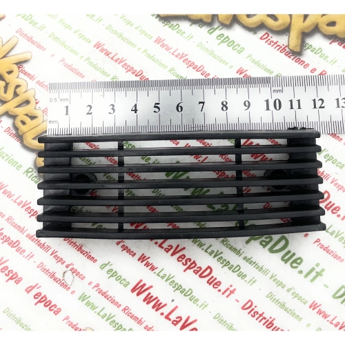 Grille de capot avant noire 117 x 42 mm pour VESPA 125 150 200 PX PE ARCOBALENO ro 564221 219119