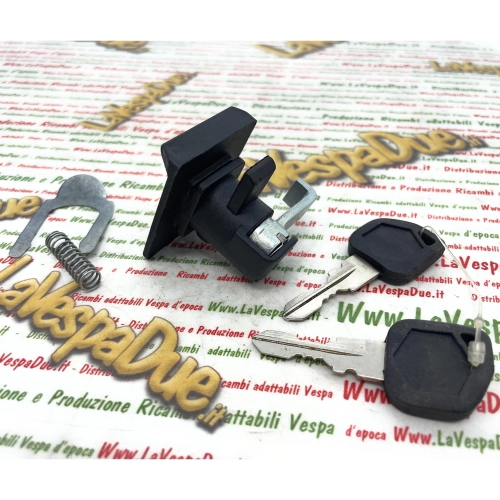 Black PVC top box lock for VESPA PX 125 150 200 ARCOBALENO disc brake complete with spring and plate