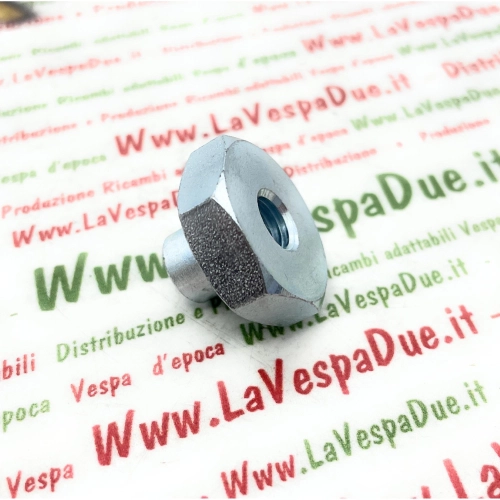 1 Mutter M8 Felge gestuft M 8 Schlüssel 22 VESPA 125 VN VNA VNB1 VNB2 150 VL VB1 VBA VBB GS VS1 2 3 4 ro 002442 019411 Italienisches Produkt