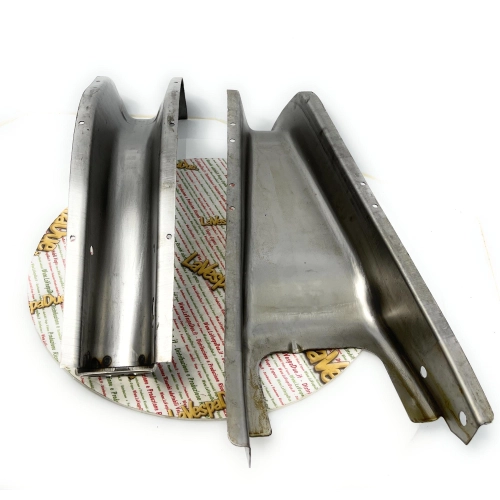 Mitteltunnel-Blech für Fußrastenabdeckung VESPA 80 125 150 200 PX T5 ab Baujahr 1984, italienisches Produkt