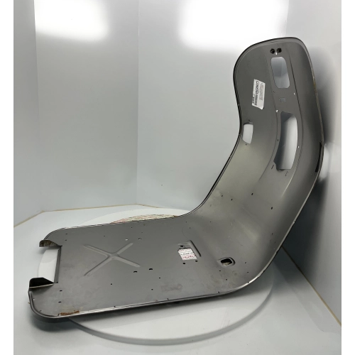 Protector de estribos de chapa metálica completo con refuerzos transversales para VESPA 80 125 150 200 PX PE MY a partir de 1998, adaptable a modelos anteriores T5 ARCOBALENO. Producto italiano de primera calidad.