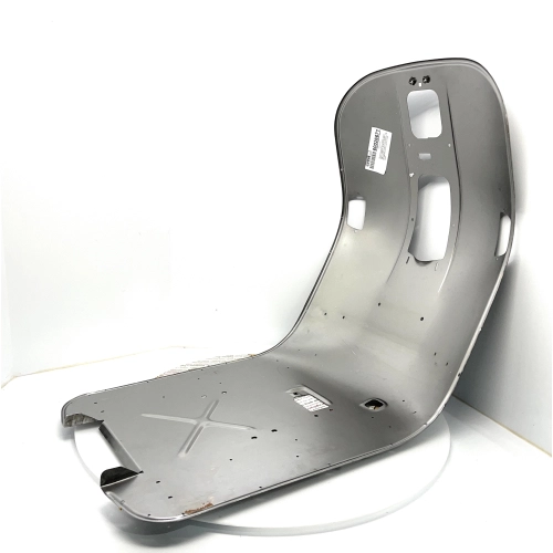 Protector de estribos de chapa metálica completo con refuerzos transversales para VESPA 80 125 150 200 PX PE MY a partir de 1998, adaptable a modelos anteriores T5 ARCOBALENO. Producto italiano de primera calidad.