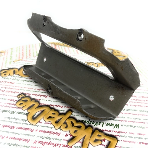 Refuerzo de la parte trasera del compartimento del depósito bajo el asiento para VESPA 80 125 150 200 PX T5 VNB VNA VNC VNL VNX VSC VSD VSX RALLY. Producto italiano.