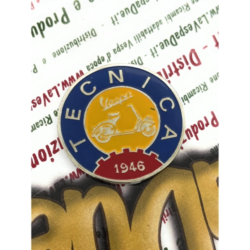 Schild, Ø 41 mm, Vintage-Logo-Emblem aus Aluminium VESPA TECNICA 1946, gelb und blau, zur Anbringung an VESPA-Zubehör mit Klebstoff, Ø 41 mm