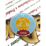 Scudetto Ø 41 mm emblema logo Vintage in alluminio VESPA TECNICA 1946 azzurro e giallo da applicare su accessori VESPA con adesivo da incollare Ø 41 mm