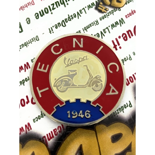 Schild, Ø 48 mm, Vintage-Logo-Emblem aus Aluminium VESPA TECNICA 1946, rot und elfenbeinweiß, zur Anbringung an VESPA-Zubehör mit Klebstoff, Ø 48 mm