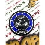 Scudetto Ø 53 mm resinato su base alluminio emblema logo Vintage in alluminio VESPA TECNICA 1946 blu e nero da applicare su accessori VESPA con adesivo da incollare Ø 53 mm
