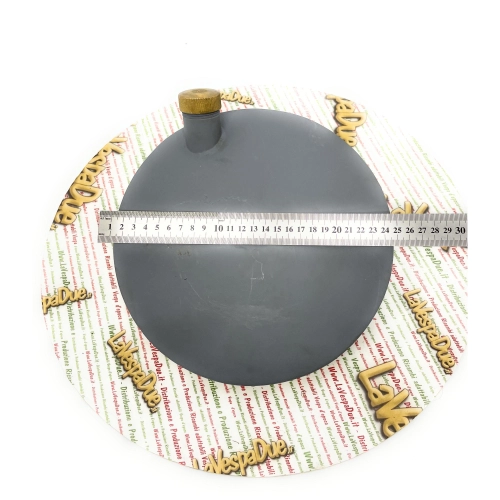 Additional reserve fuel tank suitable for VESPA with 8" wheel in the centre of the footboard with cap