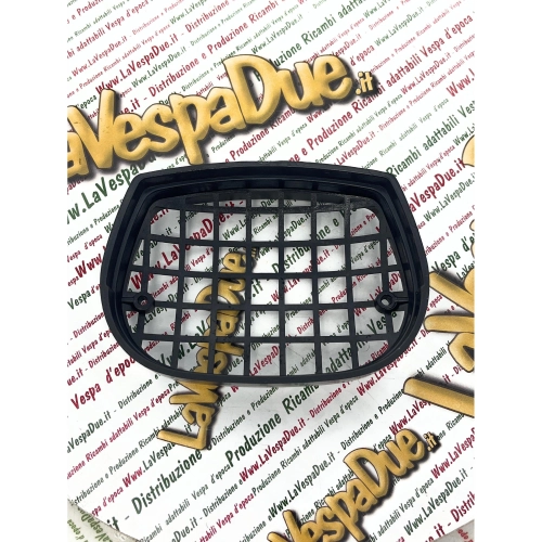 Rejilla protectora contra piedras para el faro delantero de PIAGGIO CIAO PX, color negro, fabricada en plástico resistente.