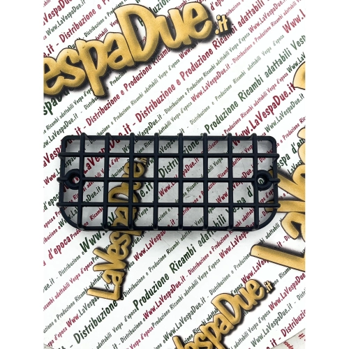 Grille de protection anti-gravillons pour feu arrière de PIAGGIO CIAO PX et BRAVO 82, couleur noire, en plastique résistant.