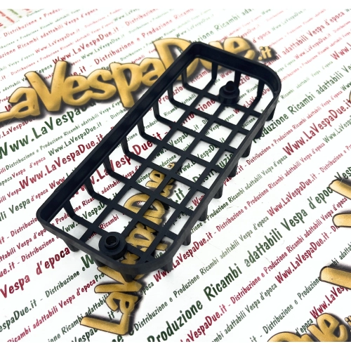 Grille de protection anti-gravillons pour feu arrière de PIAGGIO CIAO PX et BRAVO 82, couleur noire, en plastique résistant.