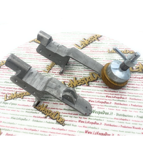 Aluminiumhalterungen mit Reserveradhalter für Holzkarosserie für APE 125 A der Modelle A1T bis A15T, Baujahre 1947 bis 1952, italienische Handarbeit