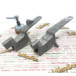 Aluminiumhalterungen mit Reserveradhalter für Holzkarosserie für APE 125 A der Modelle A1T bis A15T, Baujahre 1947 bis 1952, italienische Handarbeit