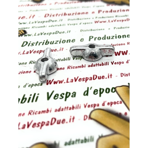 Paire d'écrous papillon M4 pour la fixation du filtre à air des VESPA 125 V11T 32861> V12T V13T V14T V15T V30T V31T V32T V33T avec filetage de 4 mm