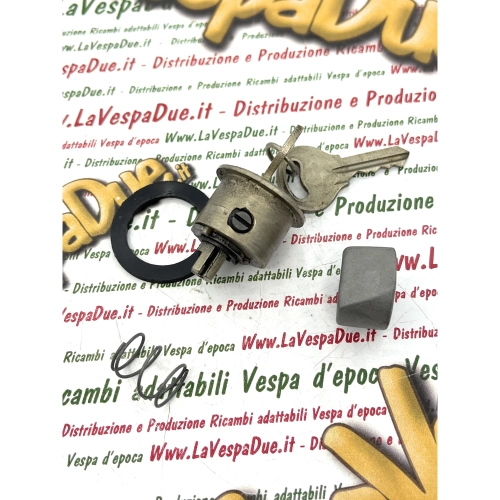 Bloqueo de dirección completo para VESPA GS 160 VSB1T > 55506. Pieza de repuesto original NOS con 2 llaves, muelle, junta, tornillo prisionero y pasador.