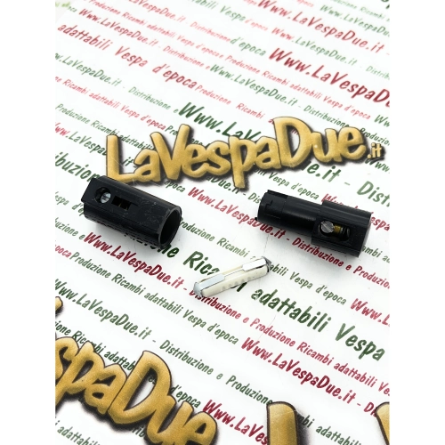 Sicherungshalter zum Anschluss an das Bordnetzkabel für VESPA 80 125 150 180 200 APE aus schwarzem Kunststoff, komplett mit Sicherung