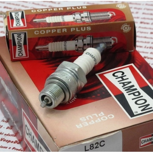 Candela CHAMPION L82C tipo standard passo corto per VESPA 50 125 150 200 equivalente NGK B7HS 1 pezzo