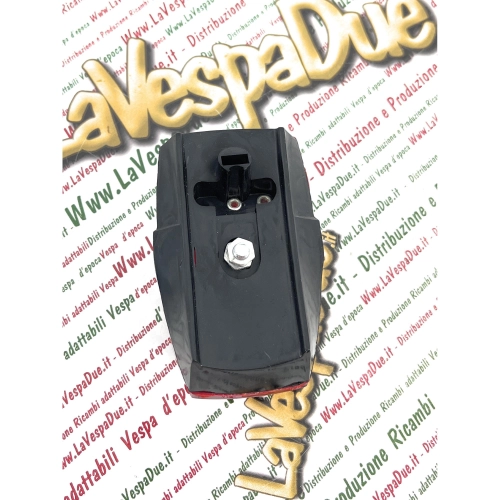 Feu arrière APRILIA avec corps en plastique noir pour cyclomoteurs PIAGGIO GARELLI APRILIA BENELLI BETA MALANCA GARELLI MALAGUTI GILERA et divers modèles en plastique avec homologation RO 036835 35326