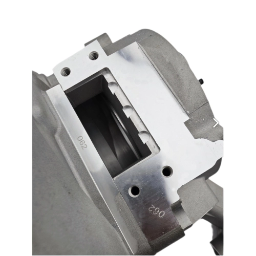 Cárter completo del motor PINASCO SMART VESPA 200 PX PE con admisión por láminas, diseñado para adaptarse a carburadores SI de hasta 28 mm de diámetro.