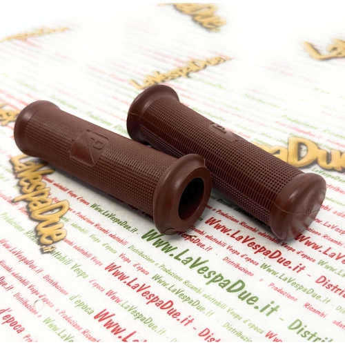 Pair of brown grips for VESPA 150 50 90 125 NLR SS PRIMAVERA year 1978 diameter 24 mm. ro 028151