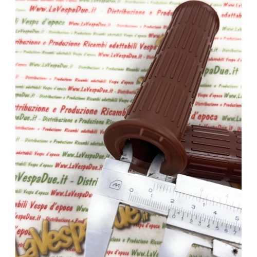Pair of grips for VESPA 50 90 125 SPECIAL PRIMAVERA ET3 in brown color up to 1978 ro 141924
