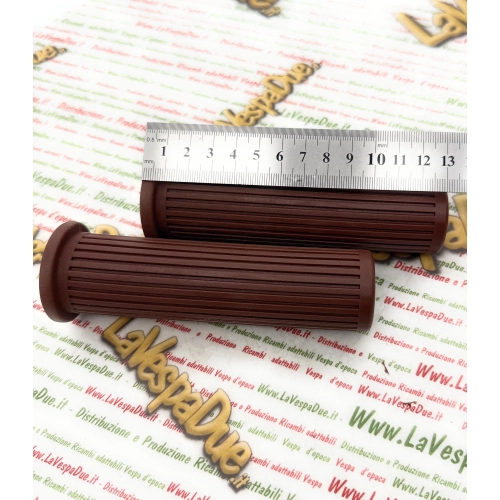 Paire de poignées en caoutchouc marron pour VESPA 125 150 200 PX PE ARCOBALENO T5 type original ro 179833