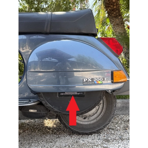 Schutzplatte für Reserveradabdeckung für VESPA PX PE COSA 1 und 2, PVC-Basis, schwarz-weiße Beschriftung, Demontageanleitung