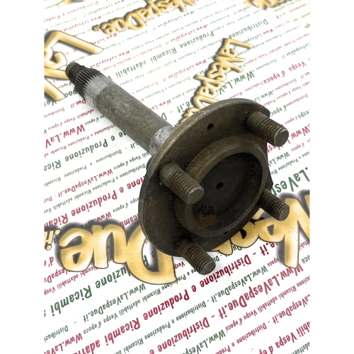 Eje con brida de fijación de rueda trasera para APE AC3T AC4T >71664 AD1T >9804 PENTARO APA1T APB1T APC1T >1012 NOS (Stock de almacén)