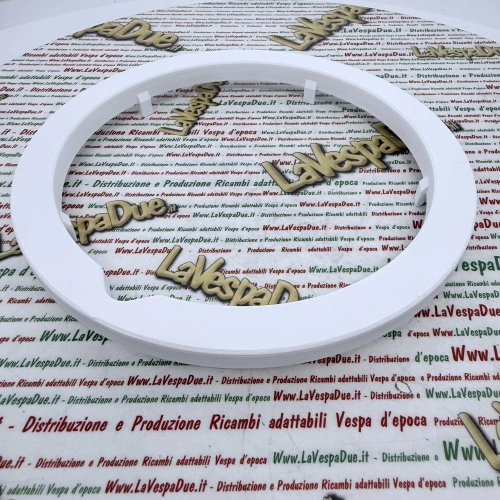 3D-gedruckter weißer Radmuttern-Abdeckring für VESPA 50 125 PK XL HP S FL AUTOMATICA PLURIMATIC RUSH N FL2 CARBON EFFECT – hervorragende Qualität und Widerstandsfähigkeit