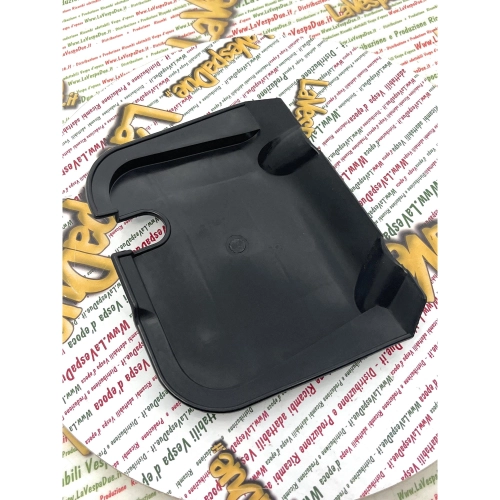 Frame cover for fuel tank under the fuel tank for VESPA 125 150 160 180 200 VNB VNC VNL2 VNL3 VNX1 GL VGLA VGLB1 VBA1T 84501 VBB VBC1 VLA1 VLB1 VLX1T > 345648 VSB VSC VSD VSE1T VSX1T >111922