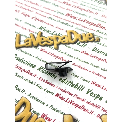 Plaque élastique 24 x 14 mm pour boulons et vis M6, pas de 6 mm, pour la fixation de la pédale de frein au plancher sous caisse des VESPA APE PIAGGIO, en métal bruni.