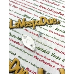 Coperchio serratura NEIMAN con foro 3 mm per VESPA 50 50 125 150 SUPER 180 SS GL GT GTR TS SPRINT VELOCE RALLY PIAGGIO CIAO BRAVO BOXER SI r.o. 174628 070604 in ottone cromato con rivetto prodotto italiano