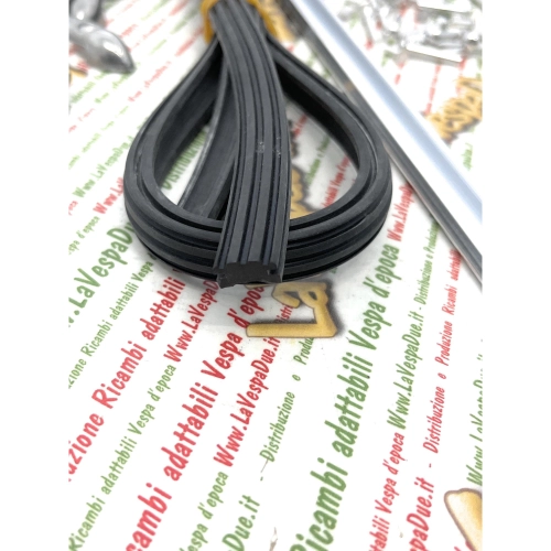 Set of floorboard strips for VESPA 125 NUOVA VMA1T from 1965 to 1967, complete with rubber ends and tips, Italian product