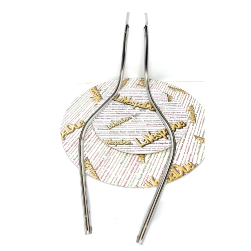 Bordure de protection chromée en deux parties pour Vespa 160 GS VSB1T, adaptable au bord tubulaire ULMA type 207, avec vis de fixation latérales droite et gauche.