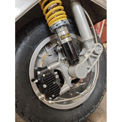 PINASCO 26280110 front braking system with 4-piston radial caliper, black caliper color, gray support for VESPA PX 125 150 200 PE COSA ETS 50 PK HP XL LML STAR
