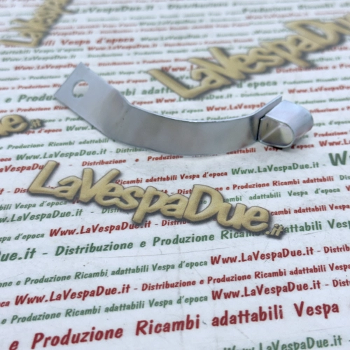 Plaque de support de fixation du câble de changement de vitesse pour VESPA 160 GS 180 SS permettant d'éloigner les câbles de changement de vitesse du pot d'échappement.