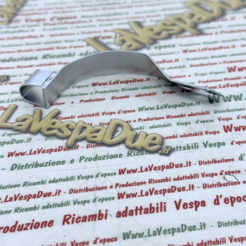 Plaque de support de fixation du câble de changement de vitesse pour VESPA 160 GS 180 SS permettant d'éloigner les câbles de changement de vitesse du pot d'échappement.