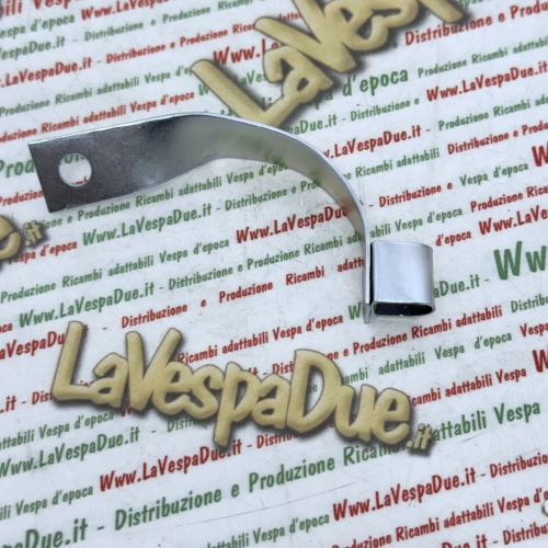 Plaque de support de fixation du câble de changement de vitesse pour VESPA 160 GS 180 SS permettant d'éloigner les câbles de changement de vitesse du pot d'échappement.