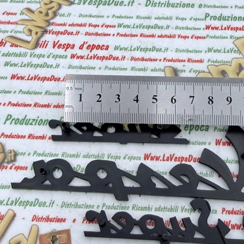 Satz mit 3 nachtblauen Schriftzugplatten für VESPA 150 SUPER VBC1T aus eloxiertem Aluminium, vorne und hinten, italienisches Produkt