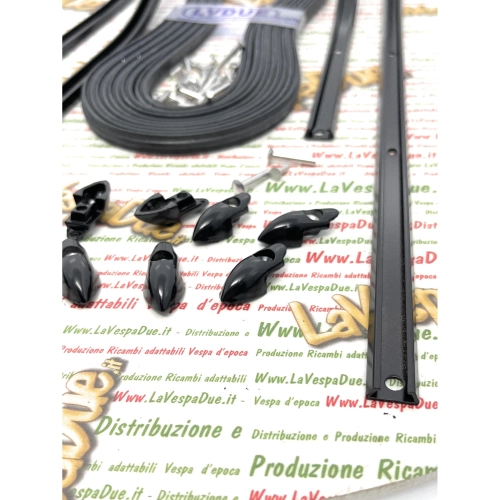 Juego de listones de estribera negros semibrillantes para VESPA 90 50 125 NLR SPECIAL PRIMAVERA ET3 ro 154668 610232M, completo en aluminio blando con listones y puntas negras.