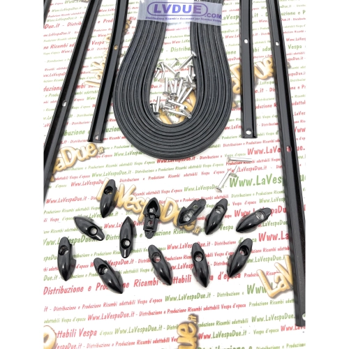 Juego de listones de estribera negros semibrillantes para VESPA 90 50 125 NLR SPECIAL PRIMAVERA ET3 ro 154668 610232M, completo en aluminio blando con listones y puntas negras.