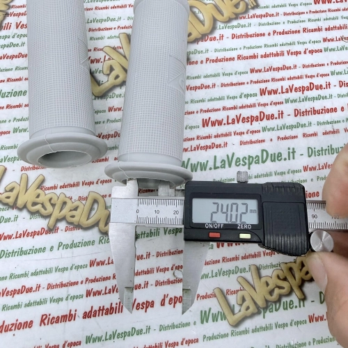 Paar graue, gepunktete Griffe, Durchmesser 24 mm, für VESPA 50 NL 90 SS 125 VNB1T VNB2T VNA1T VNA2T VMA1T 150 VL3T ro 028151