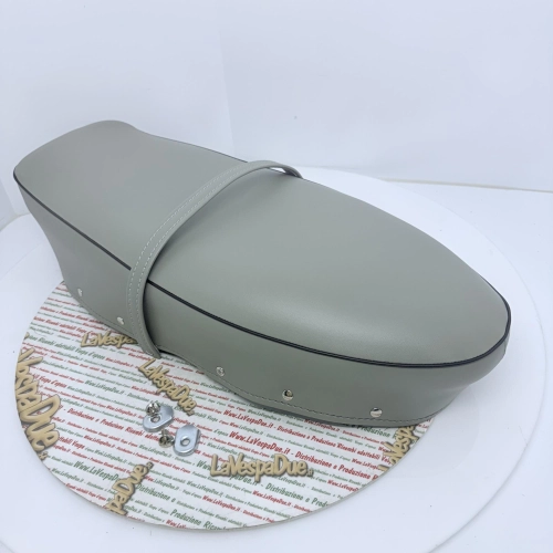 Cubierta superior y asa. Funda de asiento completa gris claro para VESPA 160 GS VSB1 primera serie.
